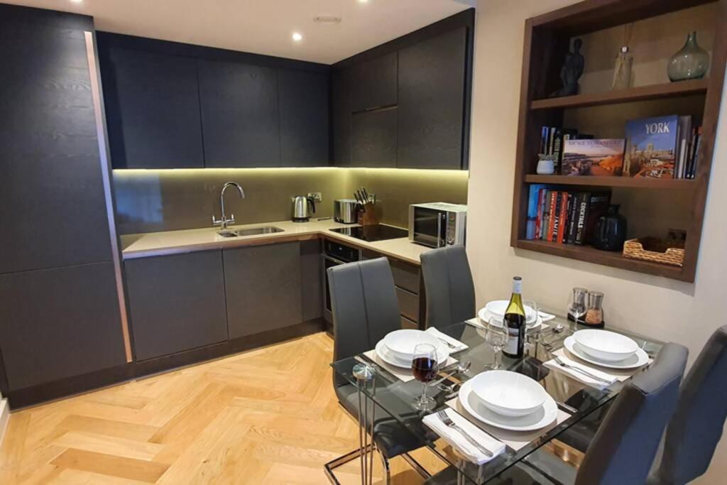 Luxury One Bedroom Apartment Within The City Walls York Exteriör bild
