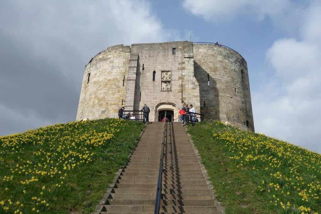 Luxury One Bedroom Apartment Within The City Walls York Exteriör bild