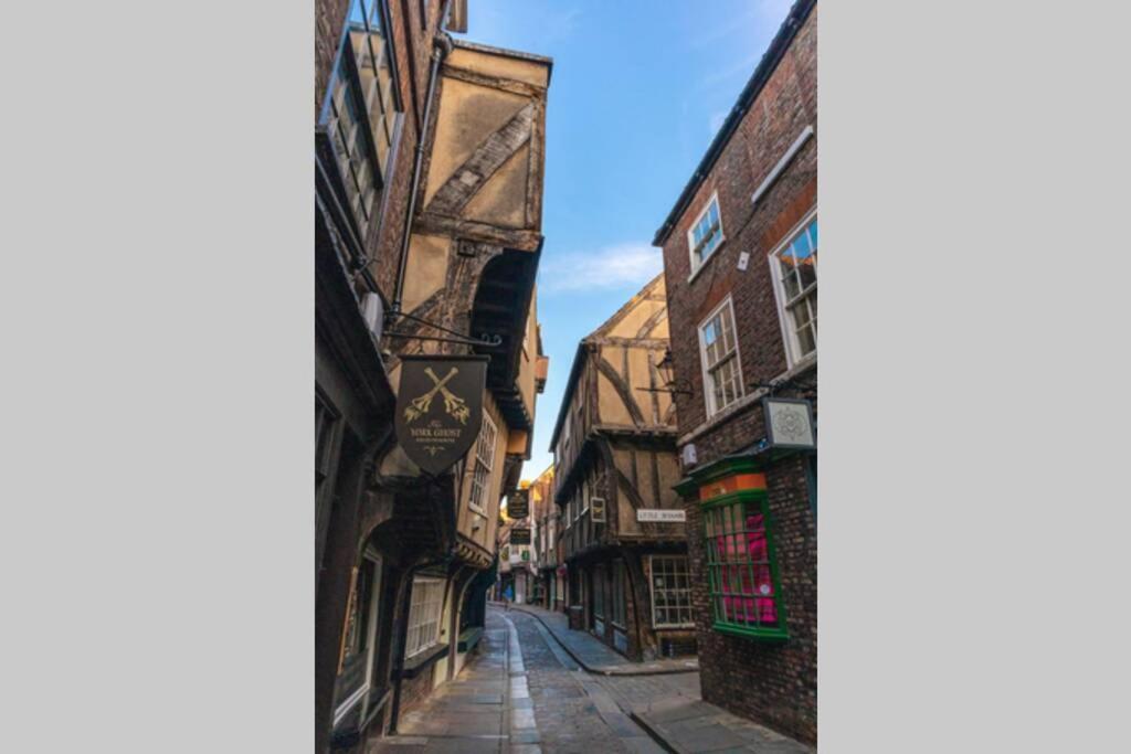 Luxury One Bedroom Apartment Within The City Walls York Exteriör bild
