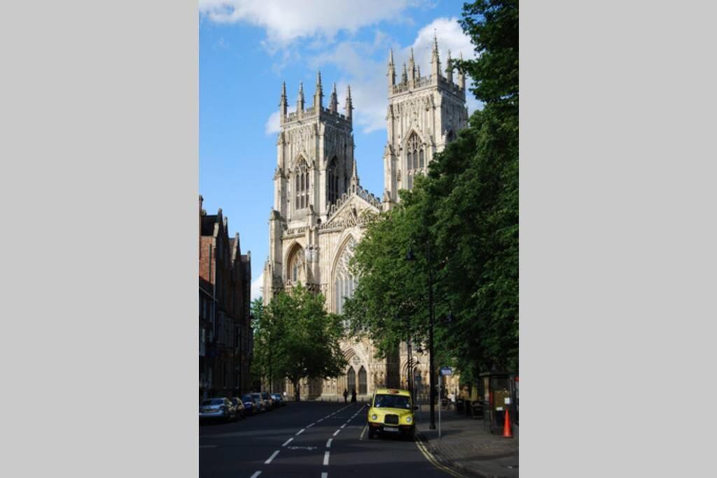 Luxury One Bedroom Apartment Within The City Walls York Exteriör bild